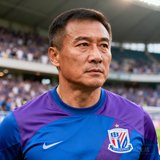 中年男球迷大刘头像，穿申花球衣的壮实大叔